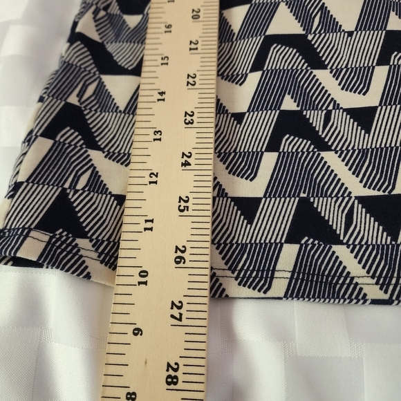 LulaRoe Retro Print Crew Neck Short Sleeve Blue & Cream Women's Top Size L NWOT - Picture 5 of 6